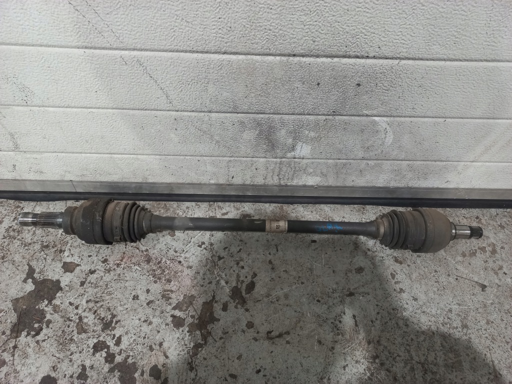 Купити Привідний вал задня права mercedes gla w156 x156