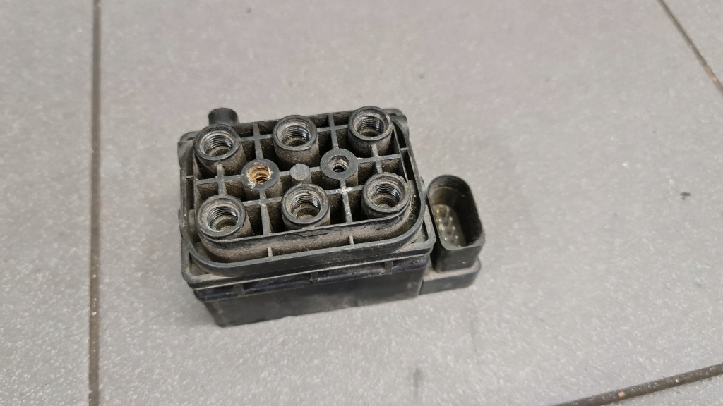 фото №1, Распределитель подвеска vw touareg 5.0 tdi 7l