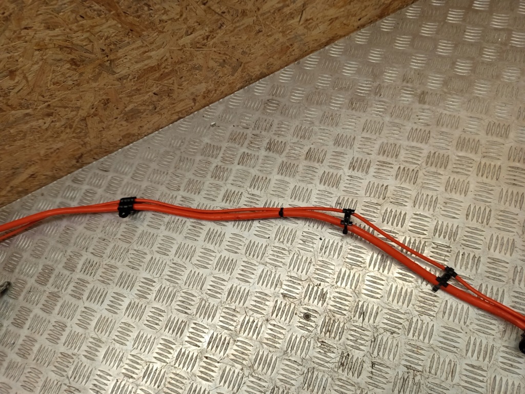 Bmw x1 e84 шланг плюсовий кабель акумулятор 9207514 Зі Шроту