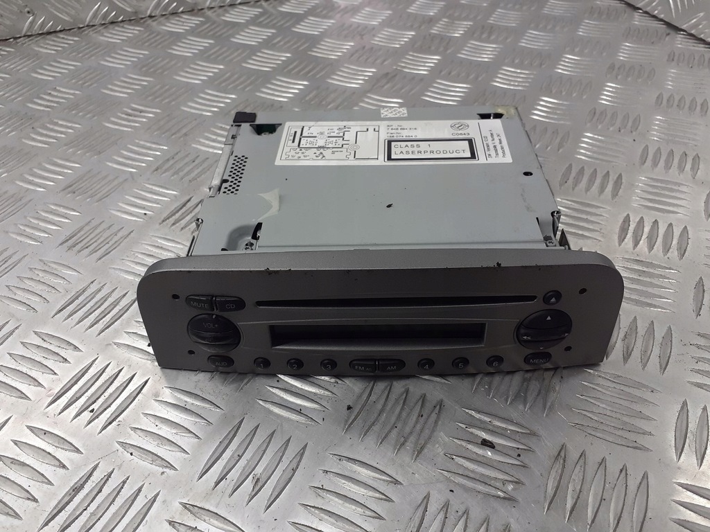 фото №1, Радио заводской alfa romeo 147 7646694316