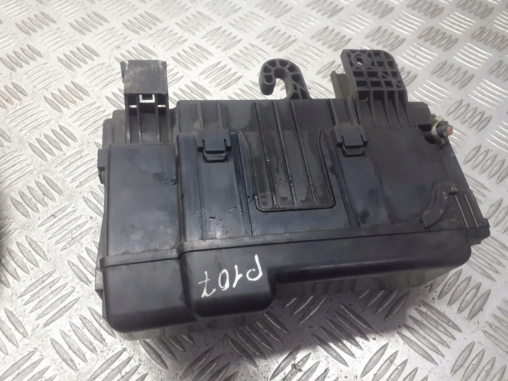 Купити Коробка запобіжників peugeot 107 1.0 12v