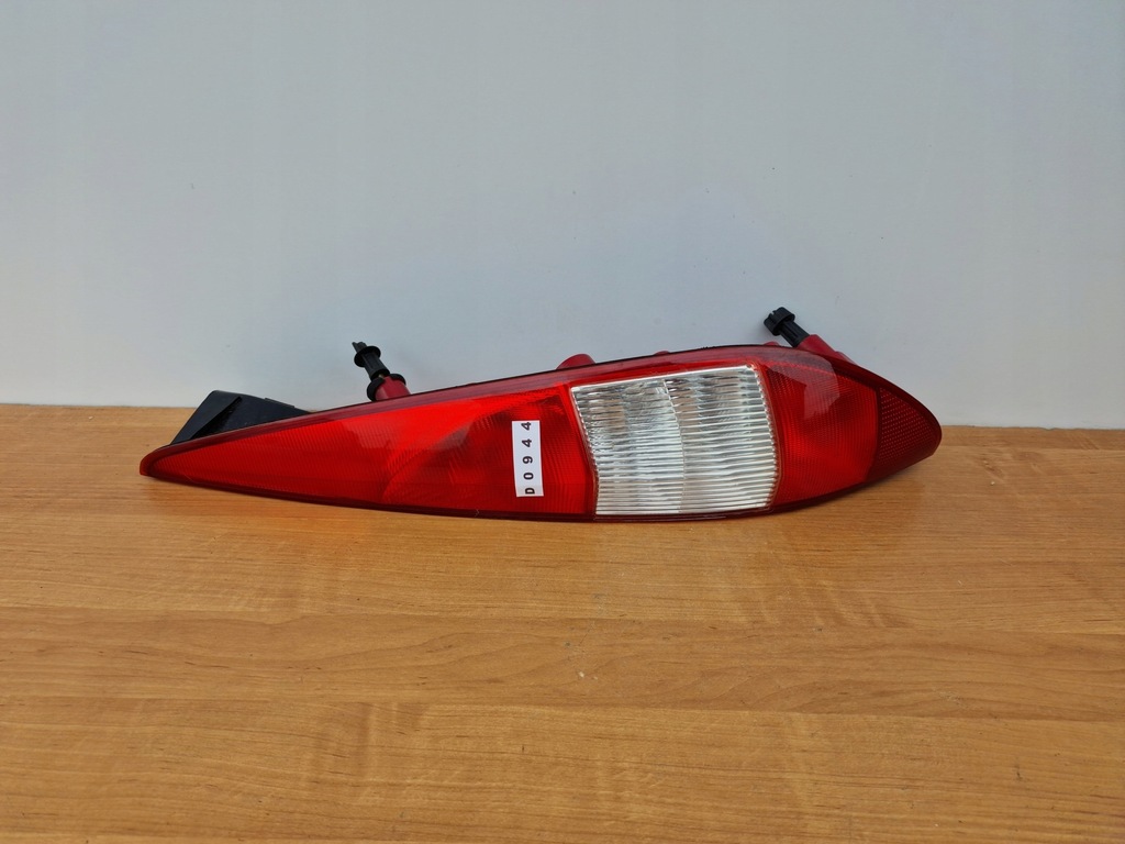 фото №1, Ford mondeo mk3 kombi правая лампа задняя задняя оригинальный номер