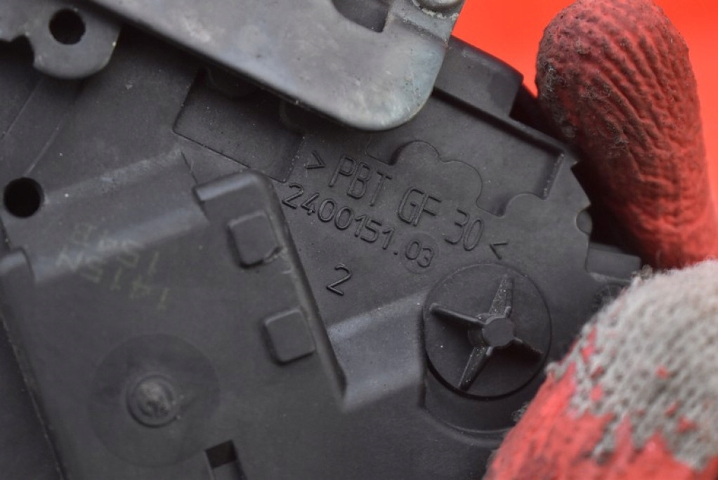 фото №9, Замок двері правий перед передній eu 30753664 volvo s40 v40 2 ii 04-12