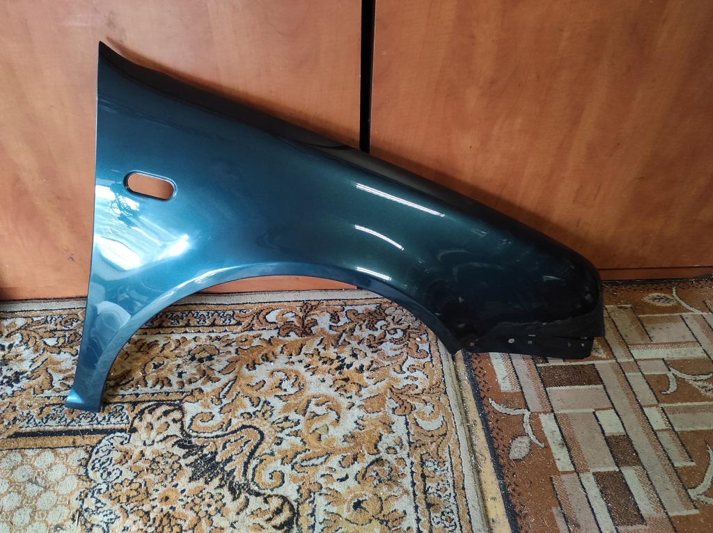 Купити Крила правий перед volkswagen golf 4 lc6x