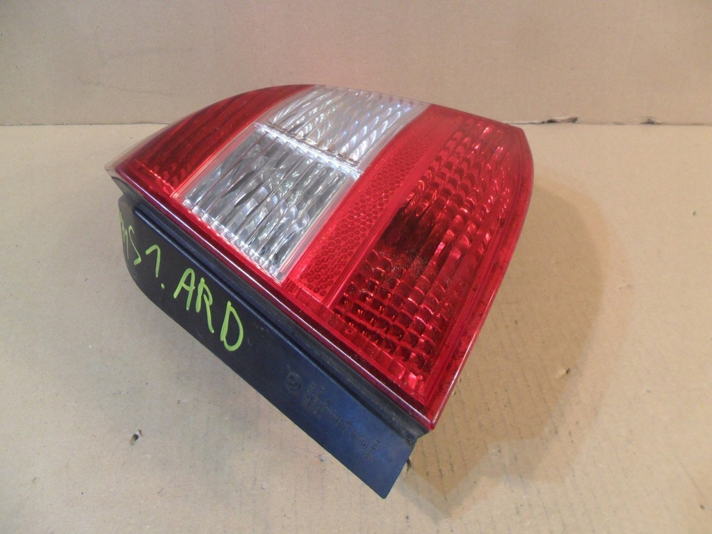 фото №9, Bmw 1 e81 e87 лампа задня права 301s380000