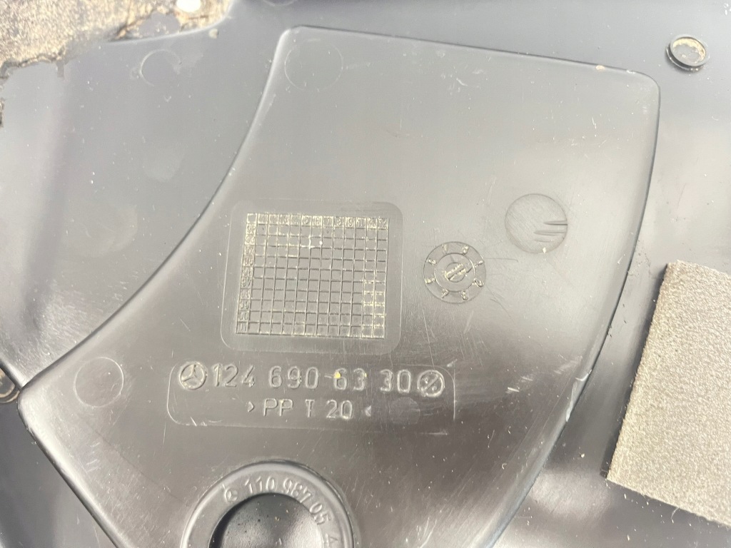 Захист пластик правий задній задній mercedes w124 cabrio 1246906330 Зі Шроту