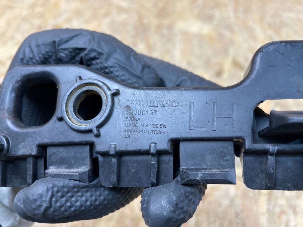 фото №12, Кронштейн напрямна поріг крила перед лівий volvo s90 v90 31386127 2016-