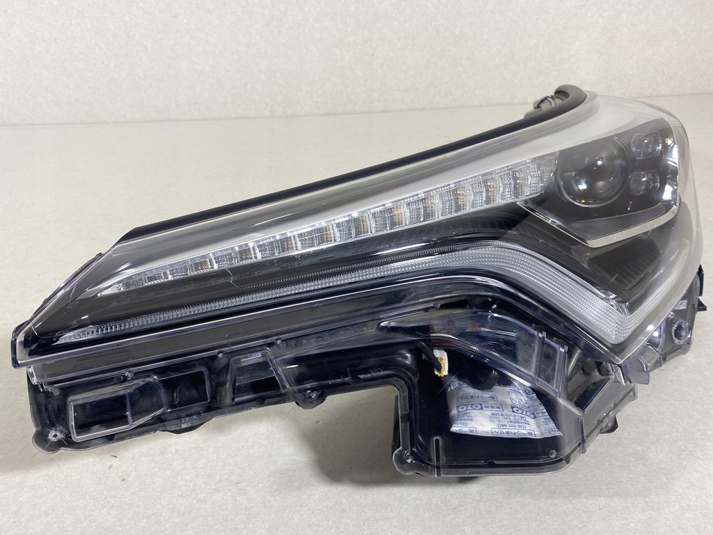 фото №2, Toyota chr ch-r full led лампа левая правая перед