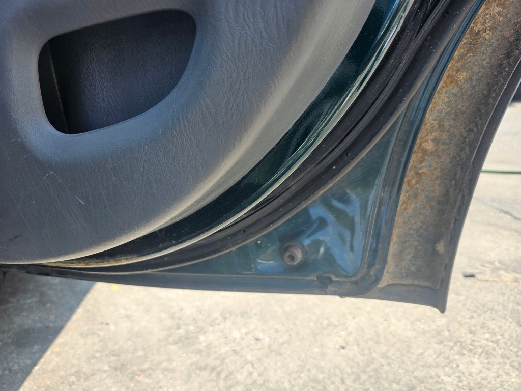 Toyota rav4 2 дверь правый  задняя правое  задняя 6s3 с Разборки