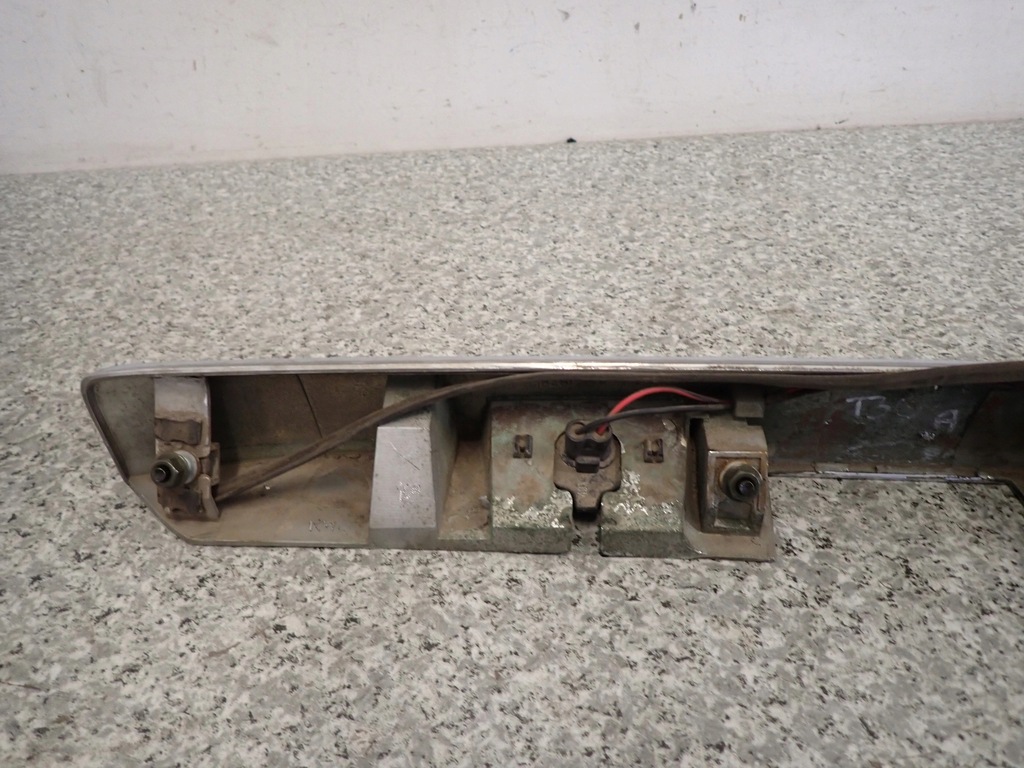 фото №11, Nissan xtrail t30 01- молдинг кришки задній ліхтарі номерного знака