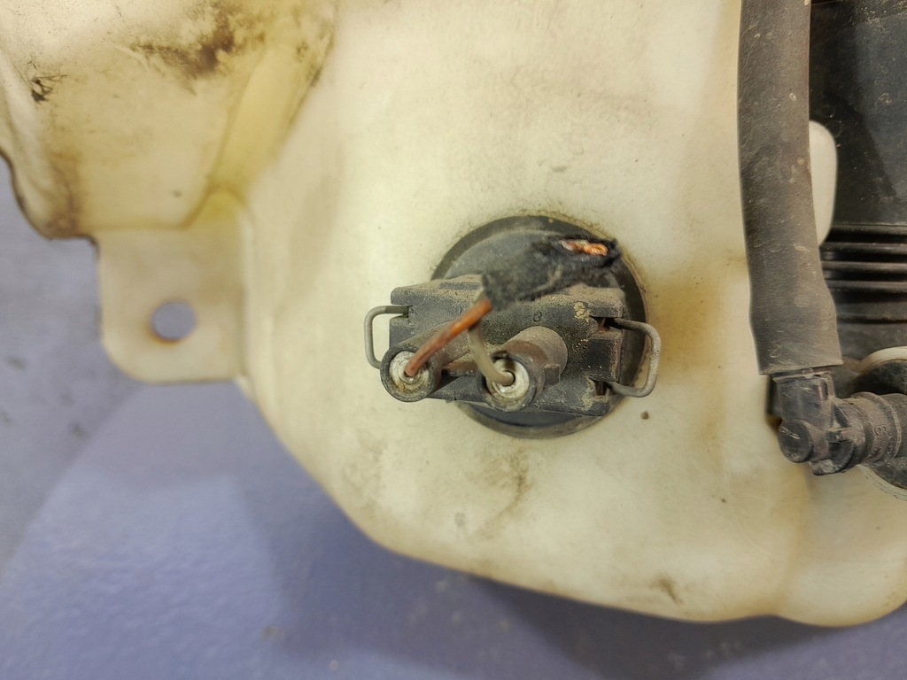 фото №5, Mercedes r w251 бачок насос розпилювача ксенон a2518690520