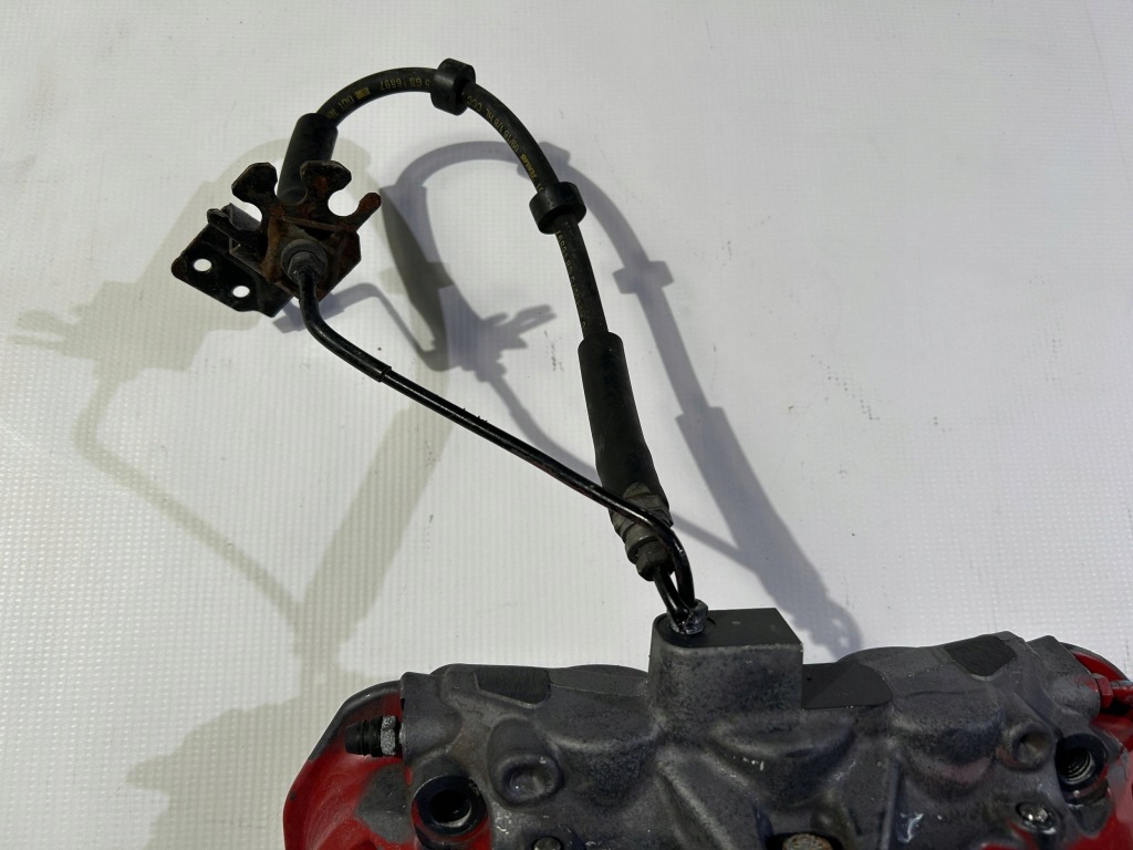 Супорт гальмівний шланг правий перед передній maserati ghibli m157 2013- Зі Шроту