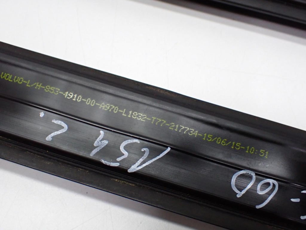 Рейлинги кровельные молдинг крыша комплект оригинал рестайлинг  volvo xc60 15r Оригинал