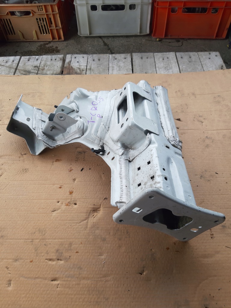 фото №1, Четверть лонжерон правая перед vw t cross