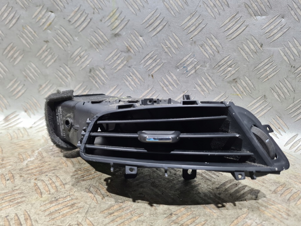 фото №1, Права решітка впуск обдув повітря w desce opel zafira c