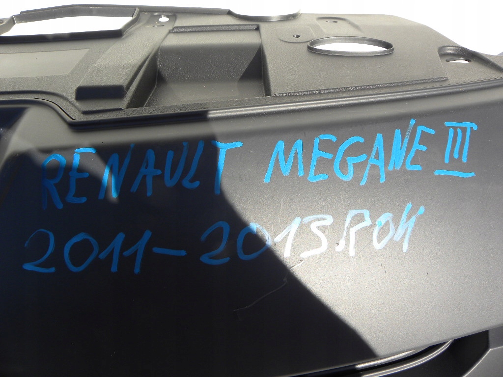 Renault megane 3 рестайлинг  бампер передний 11-2013 год в Украине