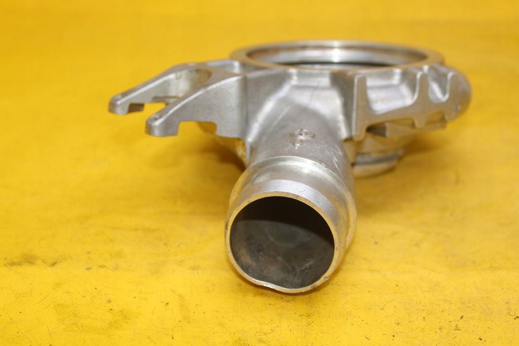фото №7, Корпус турбины правый aston martin 5.2 b v12 tvin turbo db11 hy53-9g438-bb