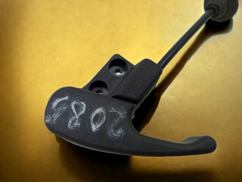 фото №1, Трос капот кронштейн audi a3 ii 2003-2012 8p