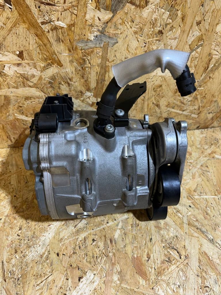 Комплектный  генератор audi q7 q8 3.0 tdi 22r 29 km 4n0903028q оригинал ideał Оригинал