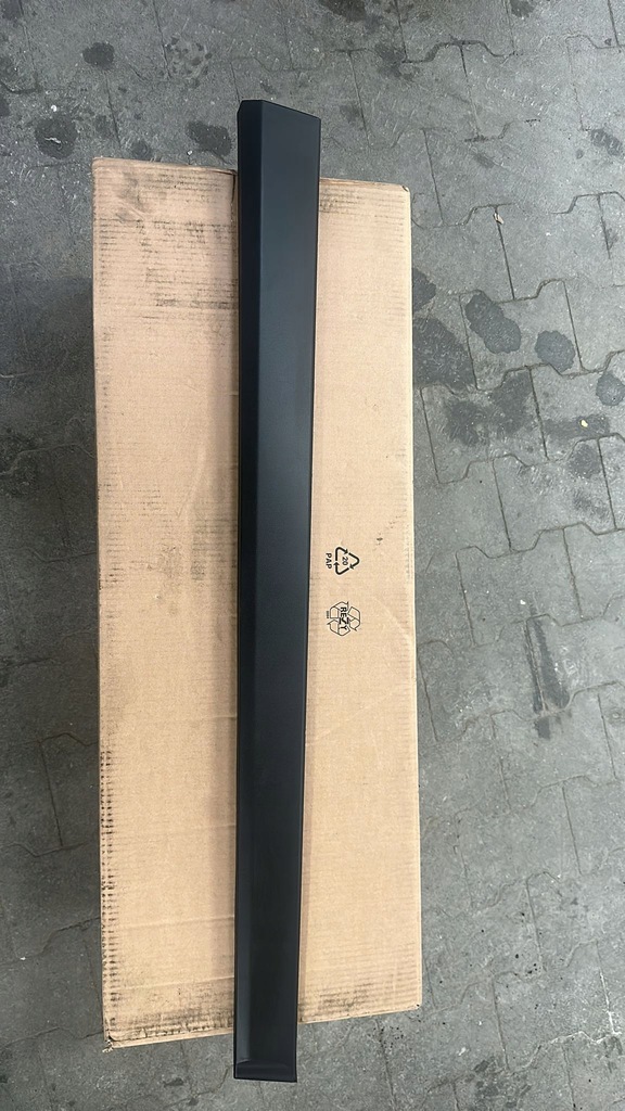 фото №1, Kia stonic 2018- молдинг na дверь передние правое