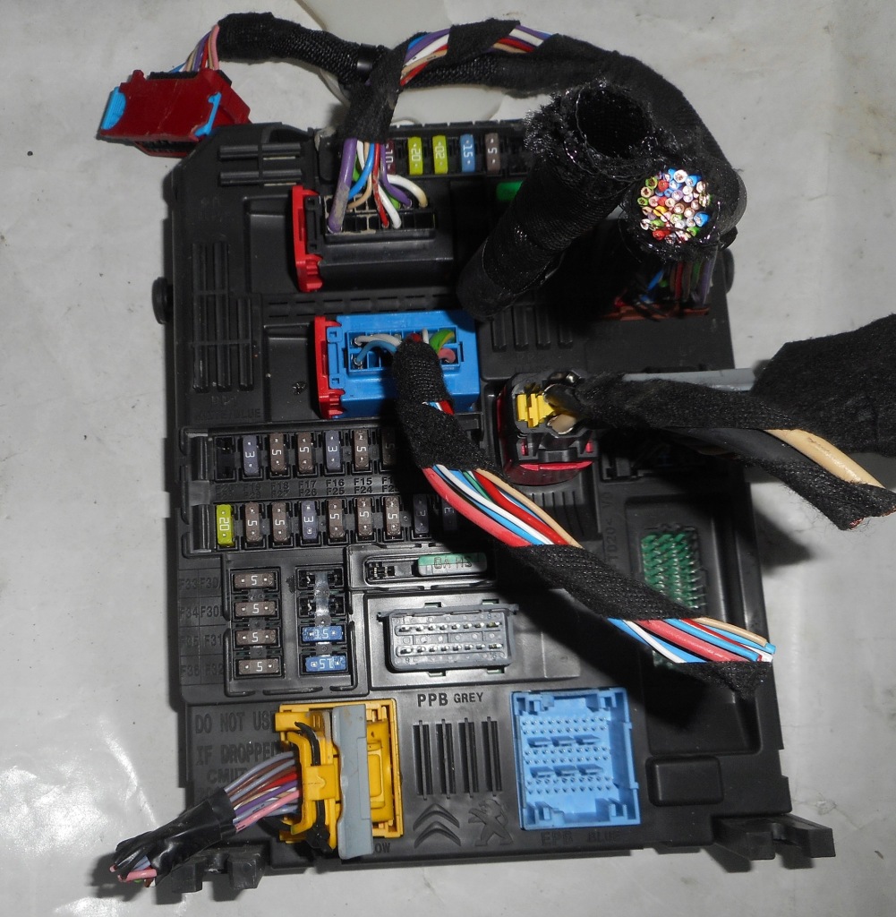 фото №1, Peugeot 3008 ii модуль bsi-e15-cem00 9832881380