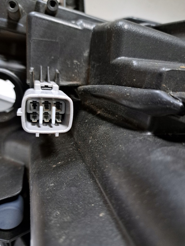 фото №13, Suzuki sx4 s cross ксенон лампа перед левая 100-17735 оригинал europa