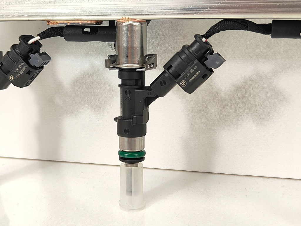 фото №10, Bmw g05 g06 g07 g20 g26 g60 g70 u11 u12 молдинг упорскування форсунки 8483304