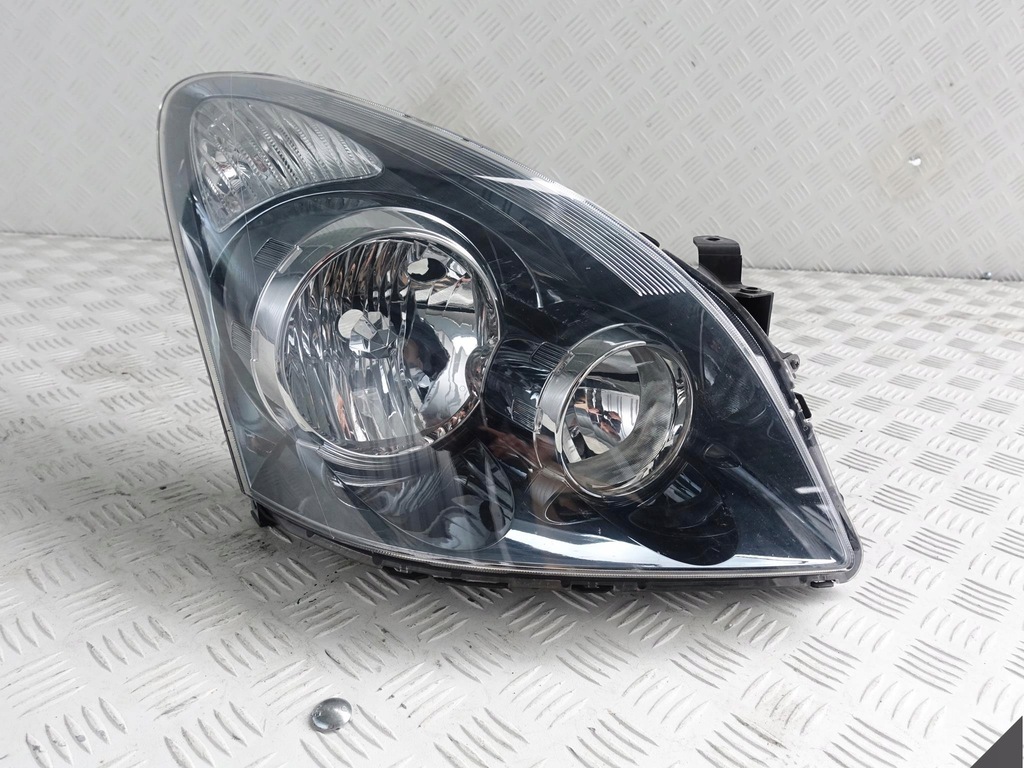 фото №1, Toyota corolla verso ii lift 07-09 права перед eu лампа