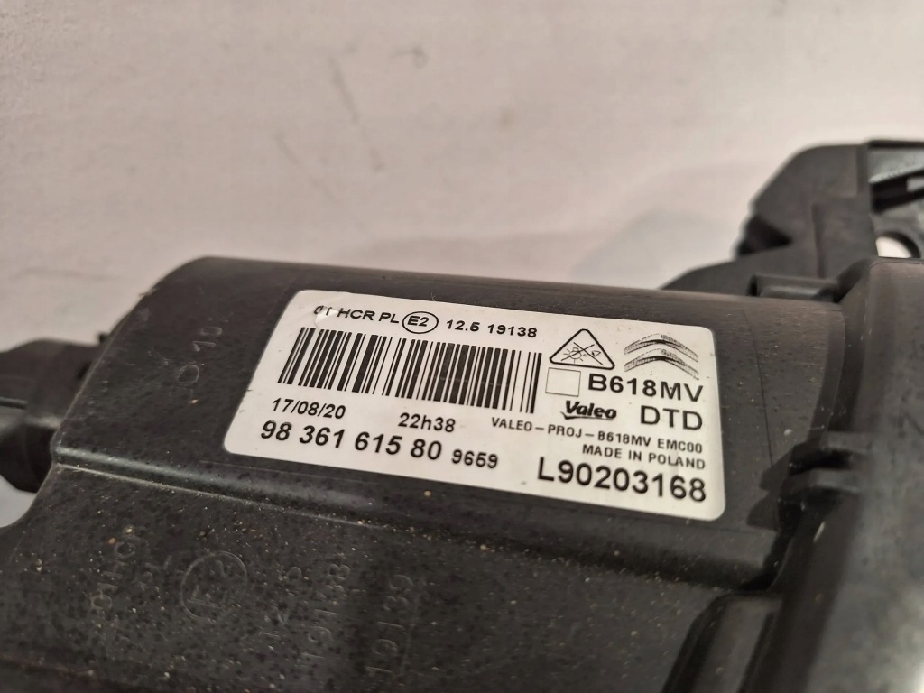 Фара перед правый  новая valeo led 9836161580 citroen c3 3 рестайлинг  20- с Разборки