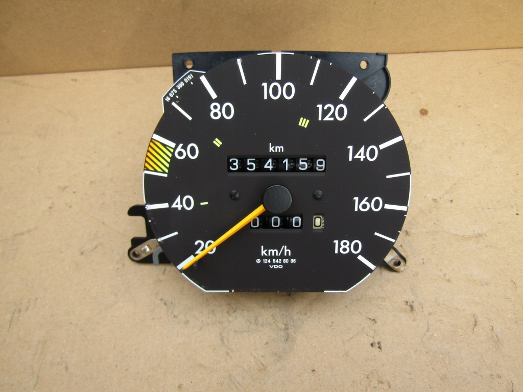 фото №1, +e3 mercedes w124 2.0d счетчик приборы спидометр 180 км/ч