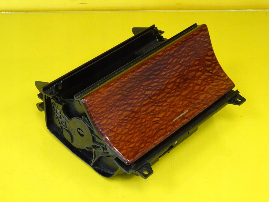 Купити Попільничка mercedes e w210 nr65