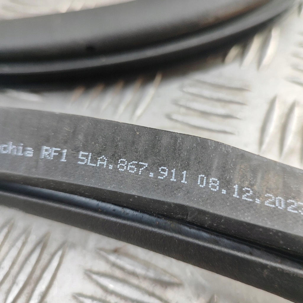 фото №7, Skoda enyaq iv 2024 левая сторона прокладка дверь