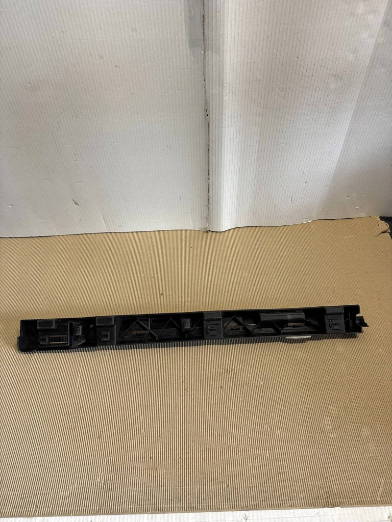 фото №1, Volvo v60 ii s60 iii направляющая кронштейн накладки порога правый задняя 31448921