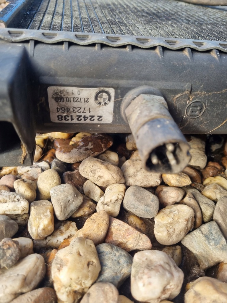 Купити Bmw e31 840 радіатор води 2242138