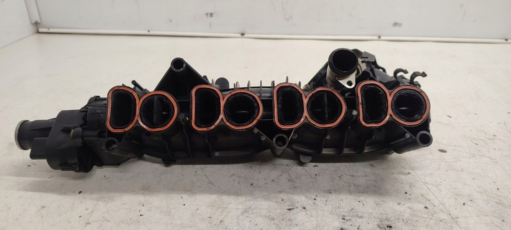 Колектор впускний  bmw e91 2,0d Доставка