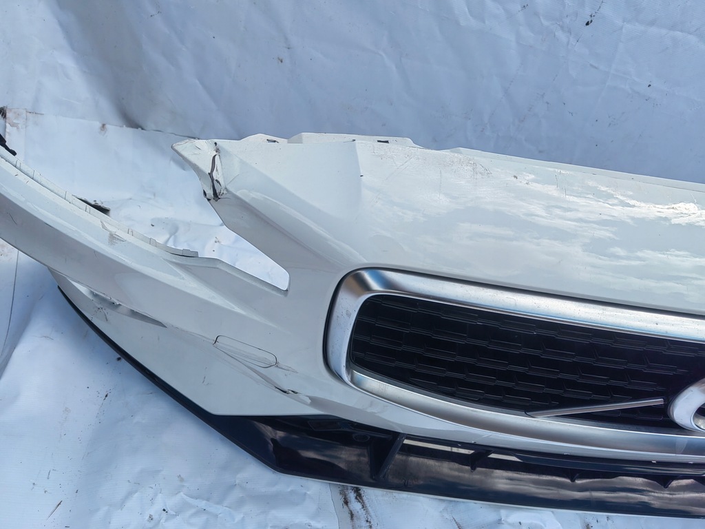 фото №4, Бампер перед передній 31690530 volvo v60 ii r r-design