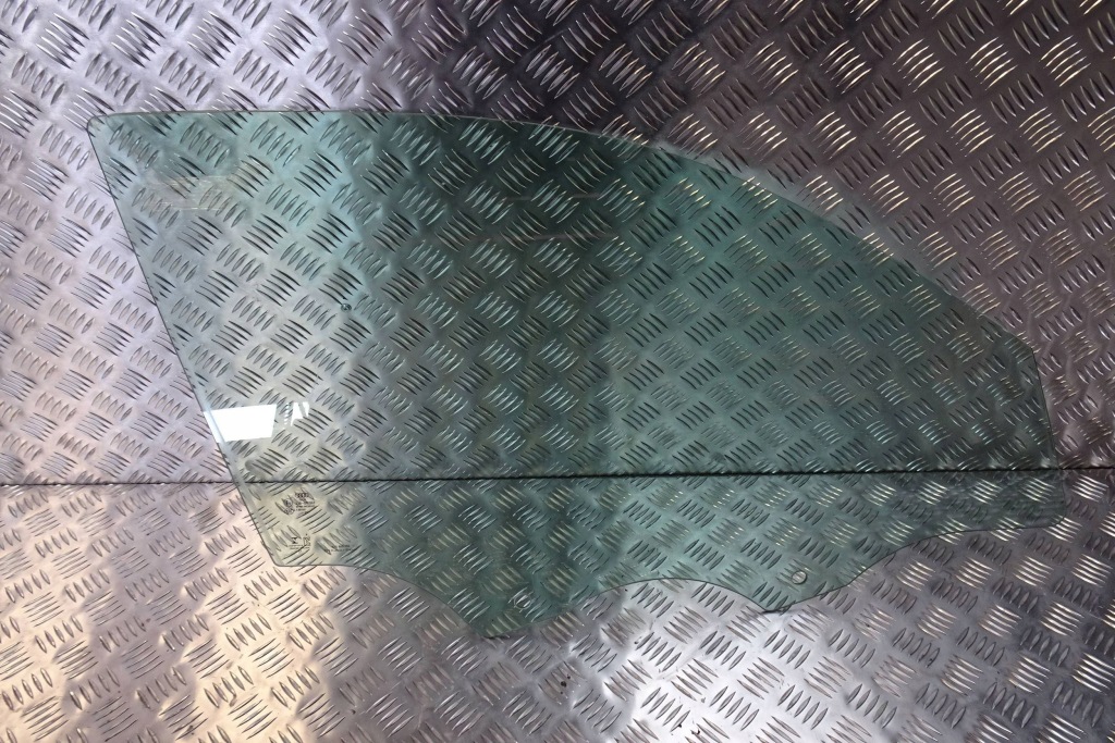 фото №1, Audi a1 82a - скло двері права 82g845202