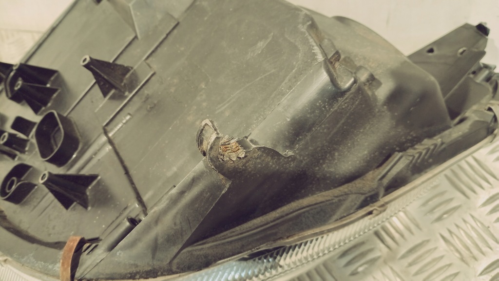 Mercedes slk ii w 171 04-11 a1718203261 оригінал hella лінза європа Доставка