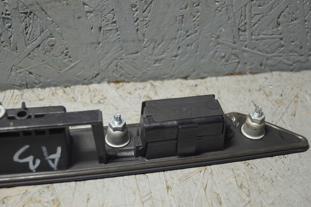 Купить Накладка микровыключатель крышки задний  audi a3 8p 8p4827574