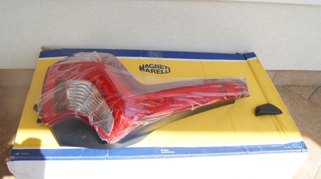 Купити Фара volvo v60 задня ліва 2010--2017 європа