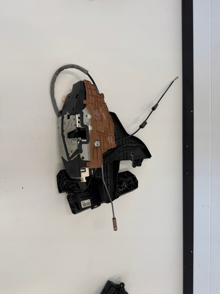 Купить Замок дверь левый перед docia mercedes w221 cl w216 европа 2217205535