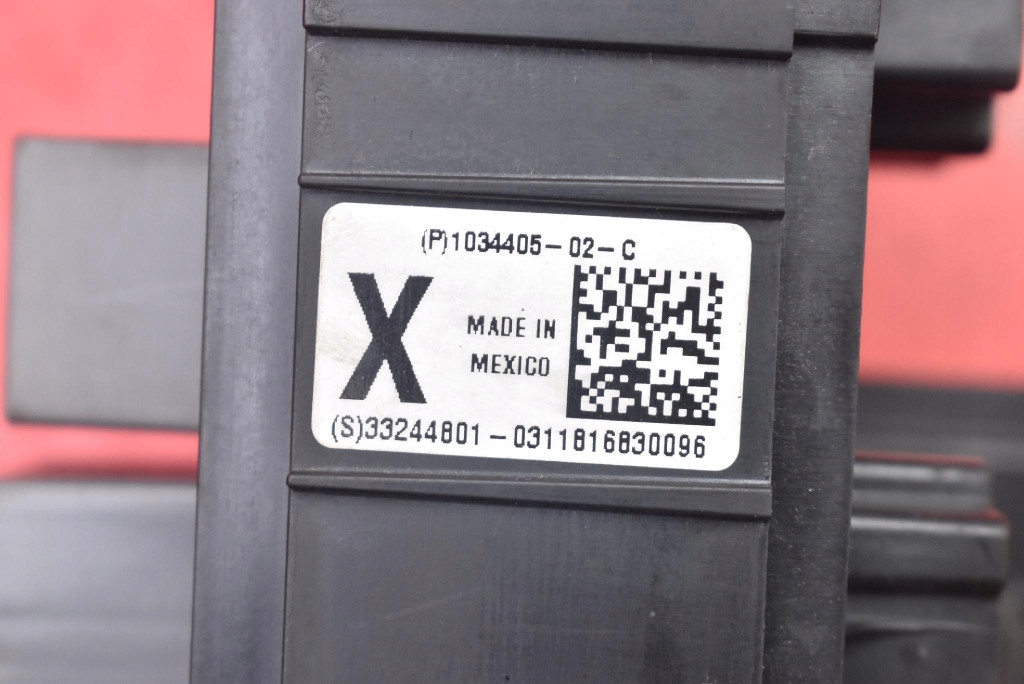 Коробка предохранителей 1034405-02-c tesla model x 90d 525 km 15-21 с Разборки