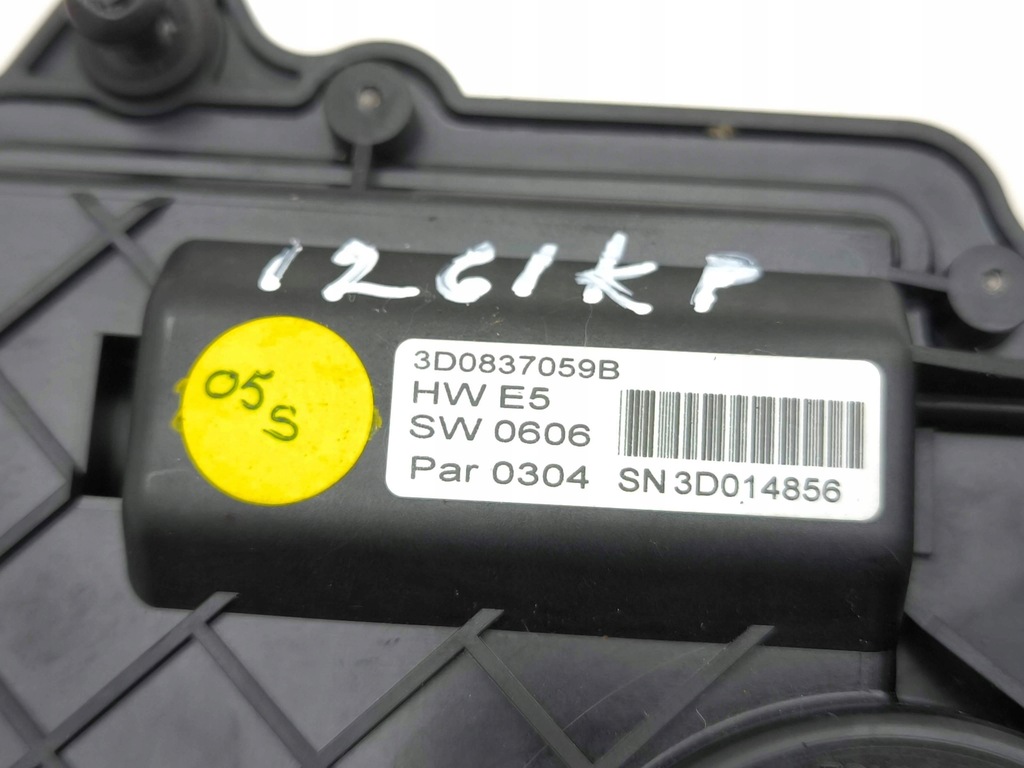 фото №8, Bentley flying spur 2006 доводчик дверь передних 3d0837059b