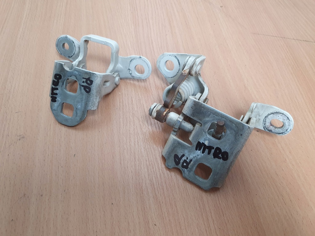 фото №9, Петля двері правий перед задня dodge nitro 08-