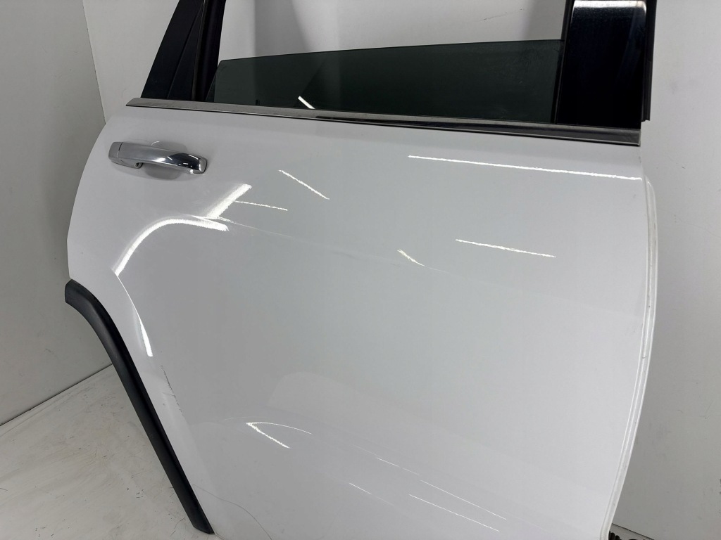Дверь задняя правая сторона jeep grand cherokee 68258506ae Доставка