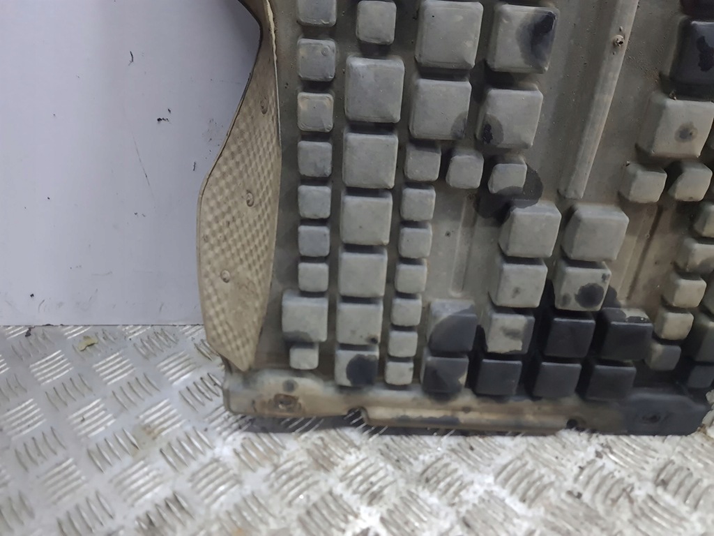 Купить Jeep grand cherokee 2013 накладка средняя подвеска