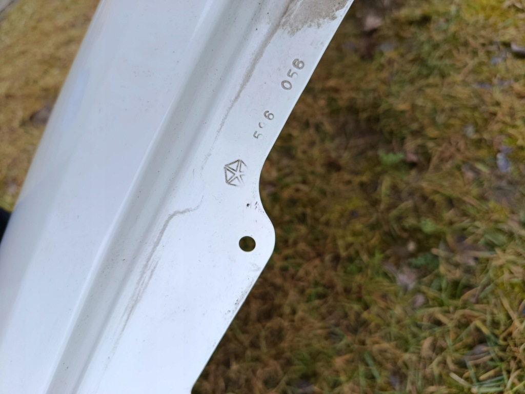 Крыло  левое  перед jeep grand cherokee wk2 summit цвет pw7 Доставка