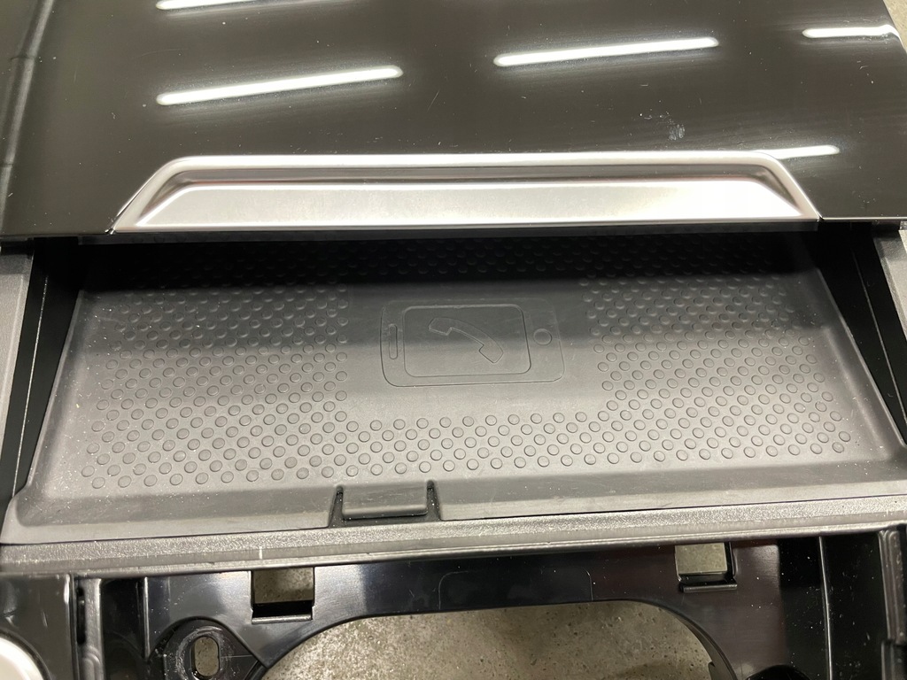 фото №6, Рамка dekor защита туннель зарядное устройство индукционная vw arteon оригинал piano