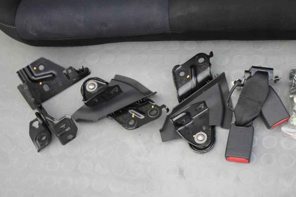 фото №4, Заднее сиденье задняя кронштейн mazda 2 dj dl hb 14-20