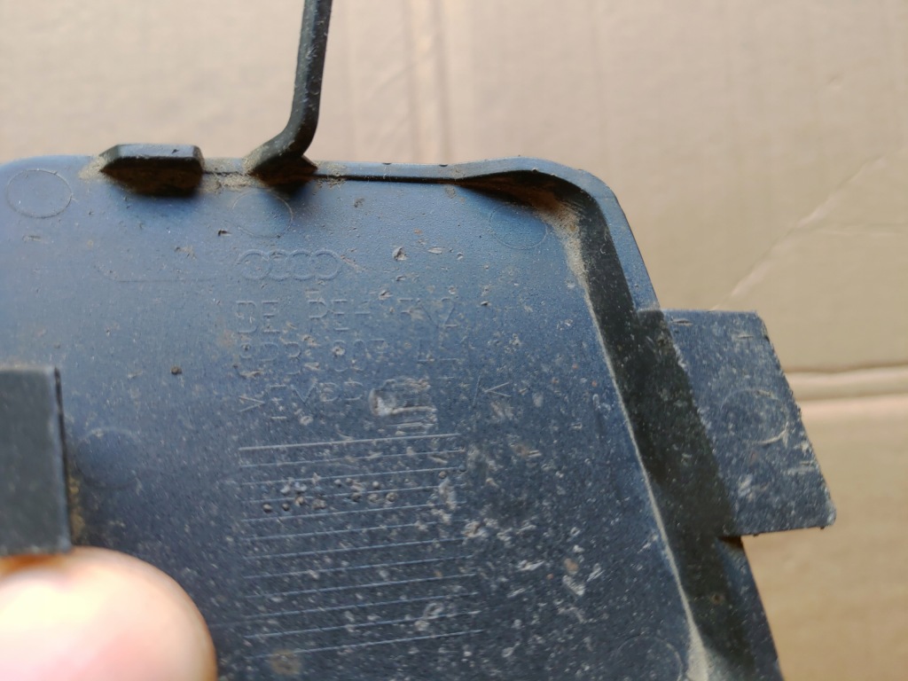 Заглушка фаркоп бампер задняя audi a3 8p 03-05 в Украине